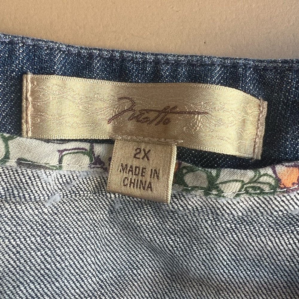 Bell Sleeve Two Button Denim Jacket - Size 2X - Picture 3 of 7